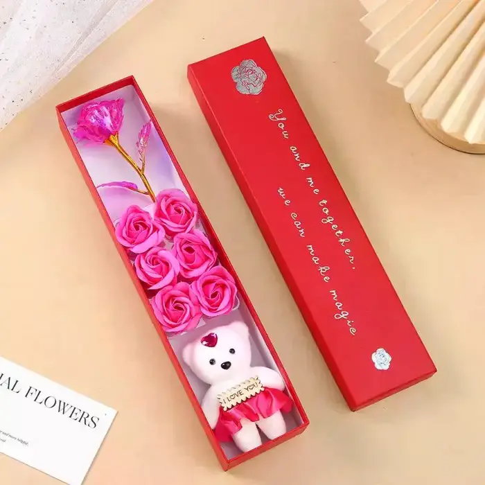 Boîte cadeau ours en peluche avec fleurs artificielles