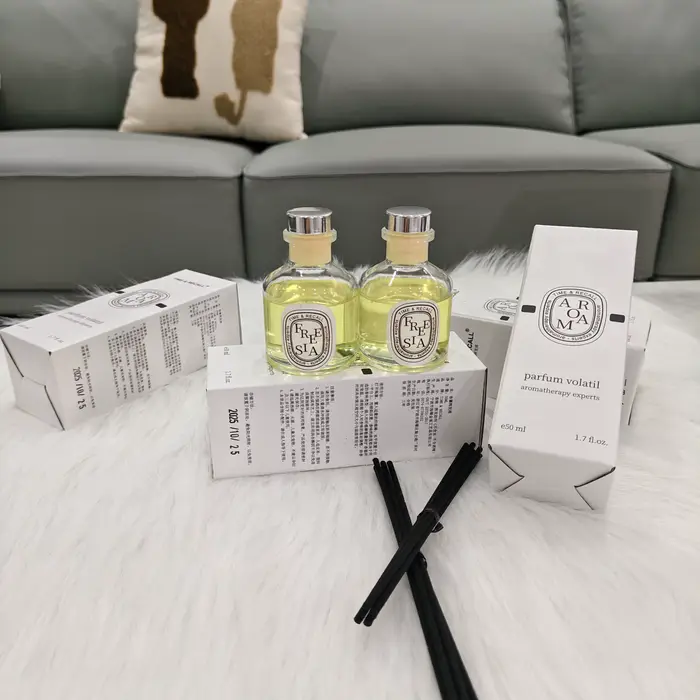 Offre Spéciale : Ensemble de 1 Huile Parfumée Poire Anglaise & Freesia avec Bâtonnets en Fibre, Huile Diffuseur à Roseaux pour Hôtel et Maison, Désodorisant d'Intérieur