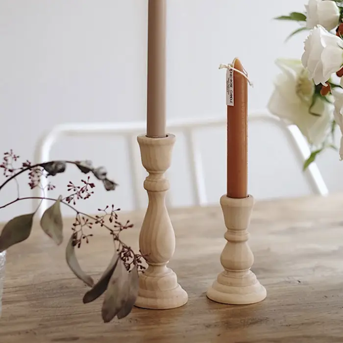 Bougeoirs en bois inachevés