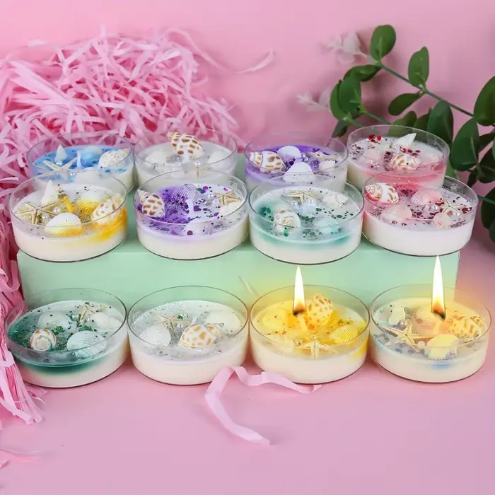 Coffret cadeau de bougies parfumées sur le thème des coquillages avec accents de perles et de paillettes