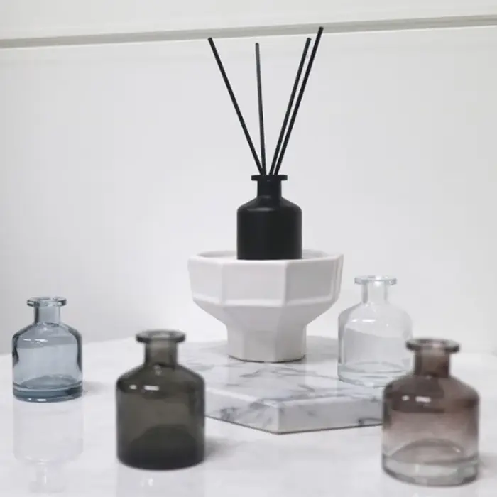 Bouteille de parfum d'ambiance en verre 50ml pour décoration et bien-être personnalisation couleur cadeau événementiel