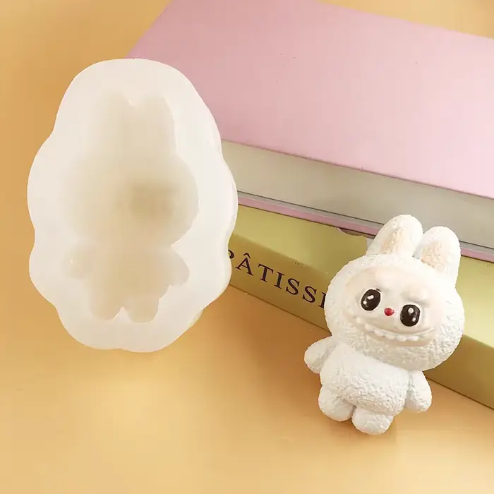 Moule en plastique à bougies DIY en forme de dessins animés mignons pour artisanat et intérieur personnalisé