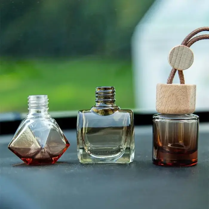 Diffuseur de parfum pour véhicule en verre transparent rechargeable avec huiles essentielles et parfums pour décoration intérieure et désodorisant d'air pour voiture et maison