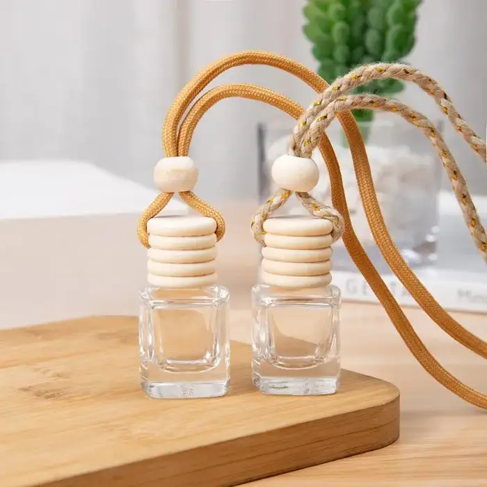 Mini diffuseur d'huiles essentielles rond pour voiture flacon vide pendentif parfum d'ambiance désodorisant ornement décoration automobile occassions spéciales femmes hommes cadeaux anniversaires noel