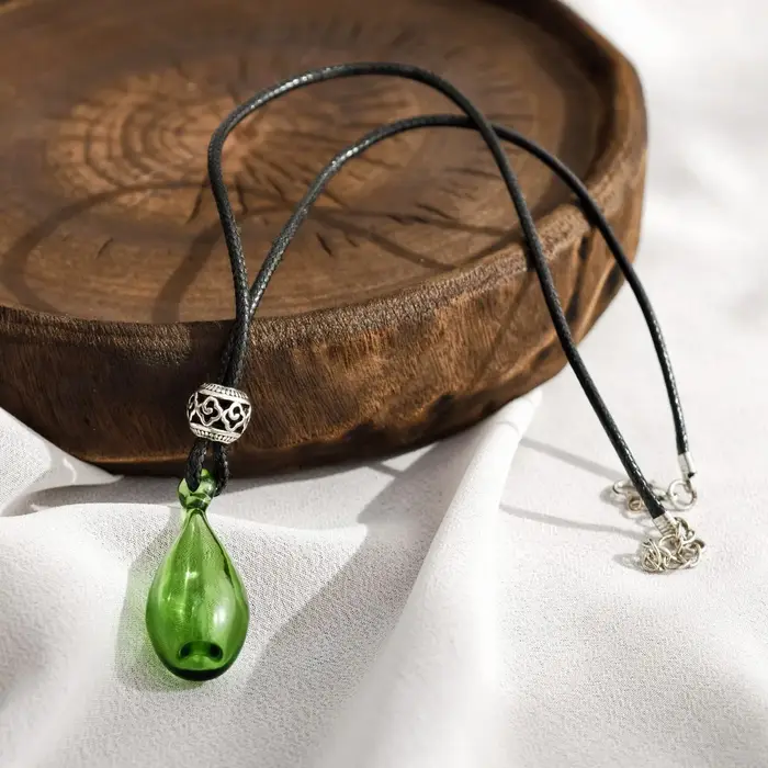 Collier en verre rechargeable pour huiles essentielles et parfums, pendentif aromathérapie pour femmes, bijou multifonctionnel avec chaîne réglable, cadeau occasion spéciale