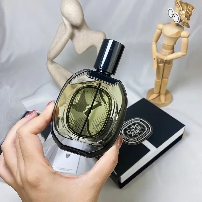 Eau de Parfum Mix Oud Wood Patchouli Musk pour Homme Longue Durée Spray Argent Blanc Beige Bleu Brun Chocolat Gris Ivoire Jaune Multi Or Orange Rose Rouge Rouge Occasions Spéciales