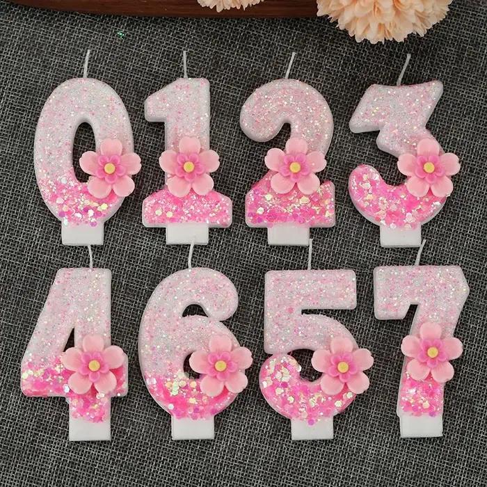 Décoration de fête, bougie en forme de chiffre