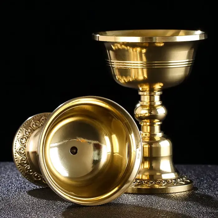 Bougeoir en laiton, Collection de tasses