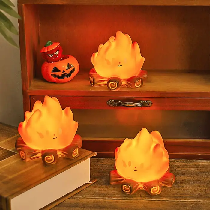 Mini bougie LED effet feu de camp, veilleuse décorative festive, lampe d'ambiance, cadeau idéal pour une fête, ornement de bureau pour une ambiance de vacances.