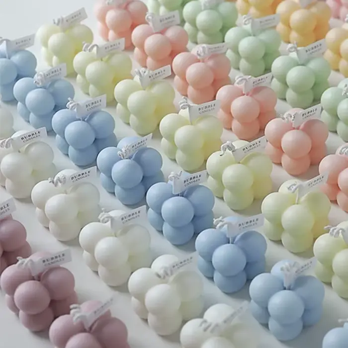 Petite bougie cube à bulles