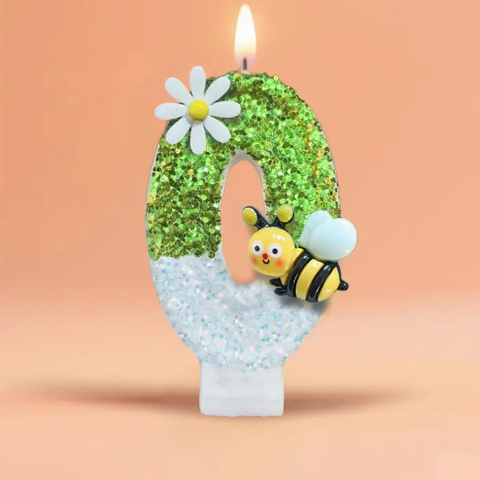 Jolies bougies numérotées en forme d'abeille