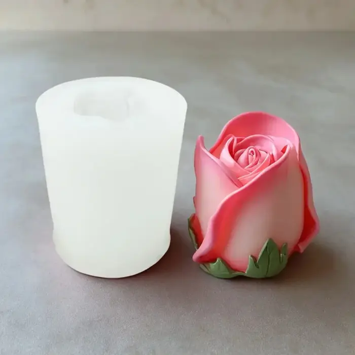 Un moule de bougie en silicone en forme de rose