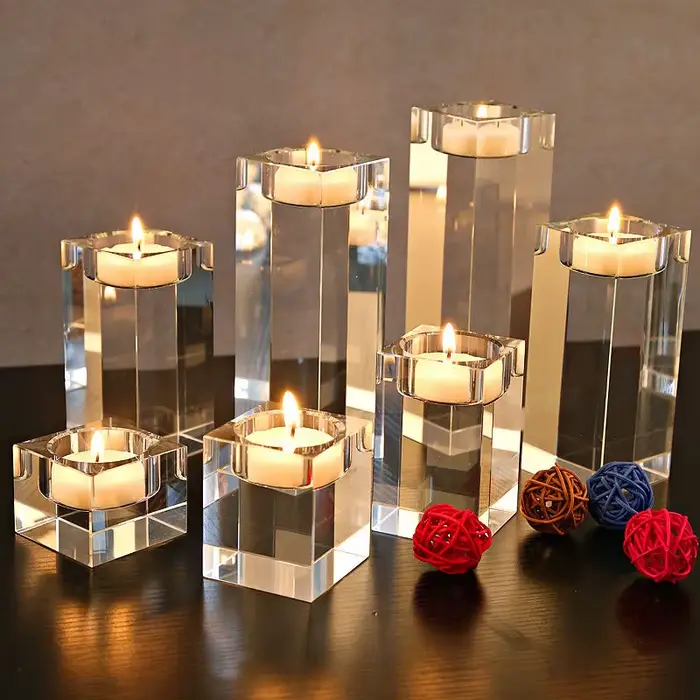 Bougeoirs en cristal clair modernes et romantiques pour décoration de maison et ambiance élégante à offrir pour divers événements